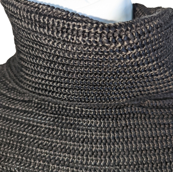 Salvatore Ferragamo Women's Black Silk Turtlerneck Knit Sweater ...Size M - Picture 6 of 9